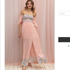 Floral maxic dress, pastel colors.